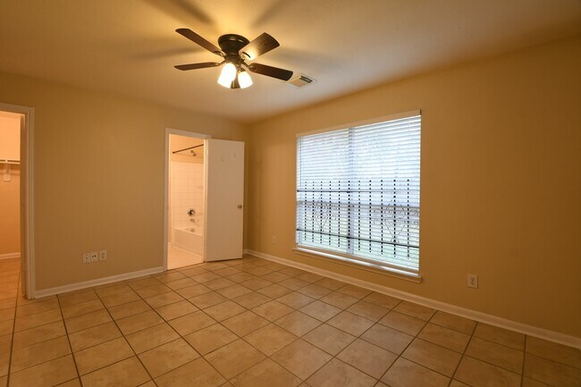 Building Photo - 8611 Texas Acorn Ave