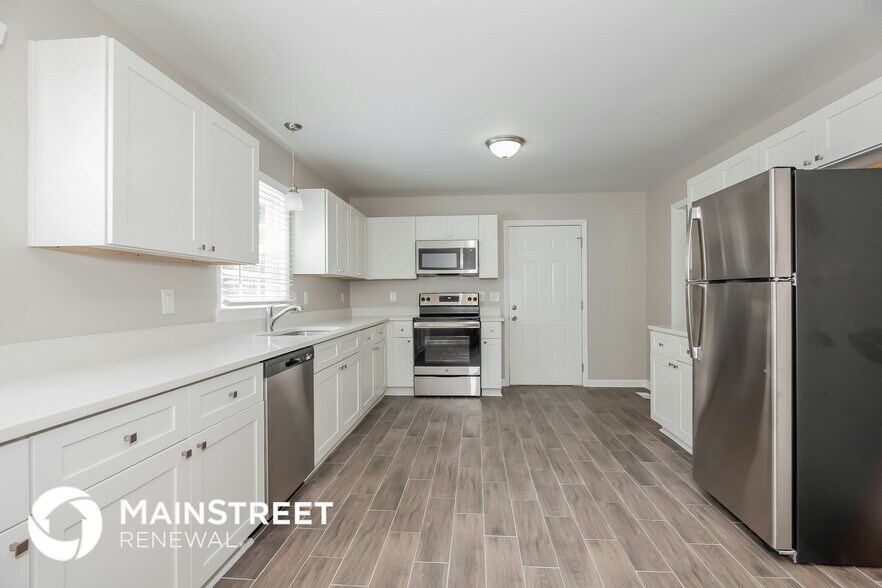 Building Photo - 1200 Castlegate Dr