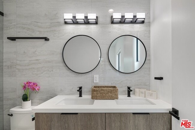 Building Photo - 1236 N Spaulding Ave