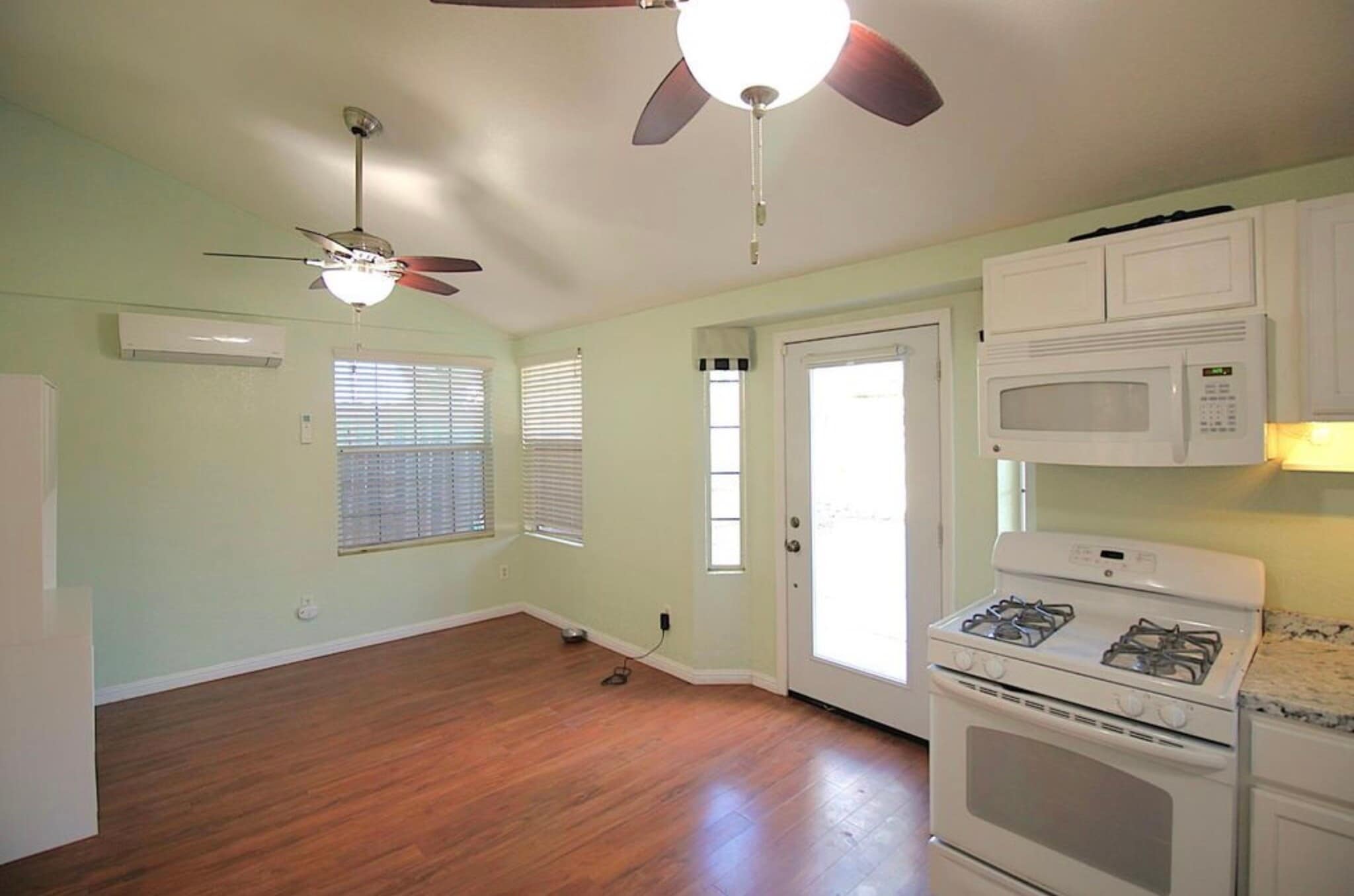 Building Photo - 2255 La Grama Dr