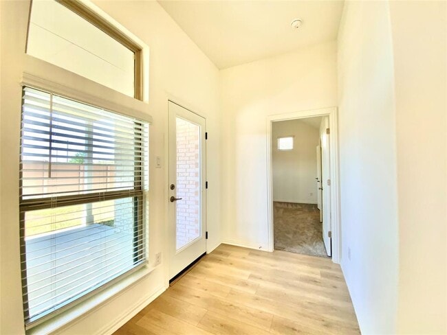 Building Photo - 247 Du Bois Ln