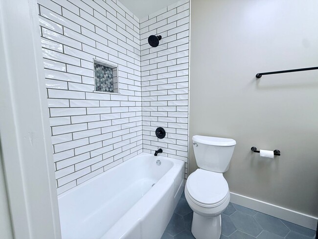 Building Photo - Stunningly Renovated 3 Bed, 2 Bath Home in...