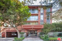 Building Photo - 532 N Rossmore Ave