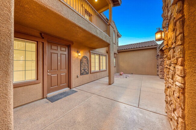Building Photo - 5 Bedroom Corner Lot Home in Gated Community!
