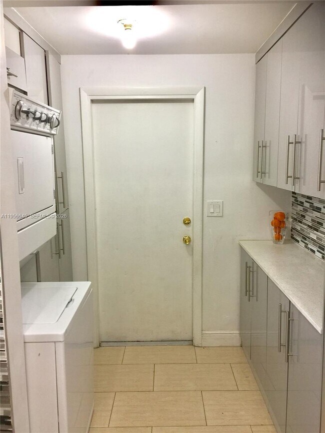 Building Photo - 223 SW 10th St