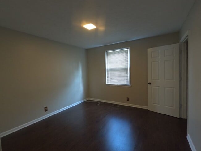 Building Photo - 705 Heritage Square Dr