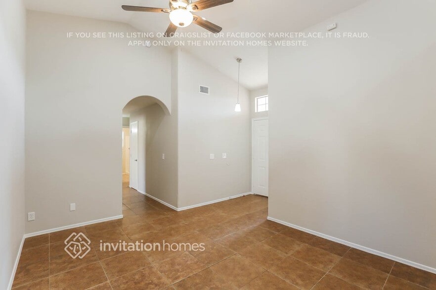 Building Photo - 2110 N Ithica St