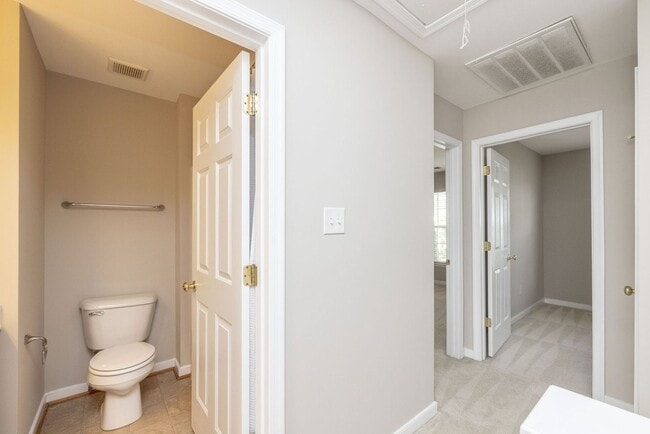 Building Photo - Well-maintained townhouse in Richmond