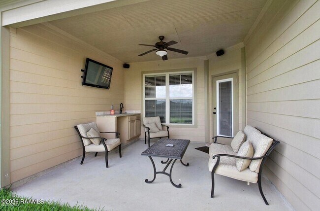 Building Photo - 204 Crenshaw Dr