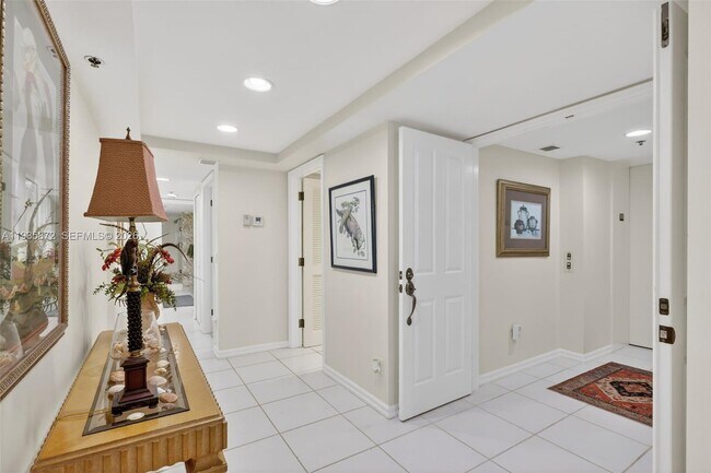 Building Photo - 4000 N Hwy A1A