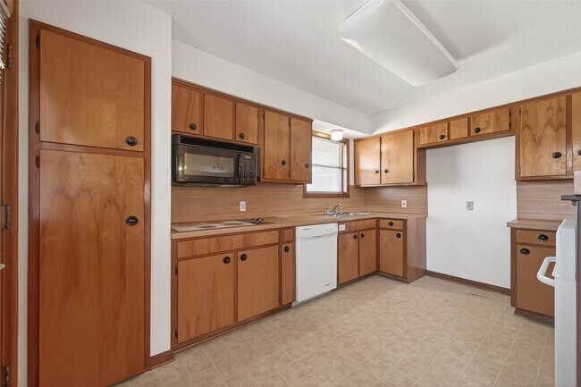 Building Photo - 2607 Penfield Dr