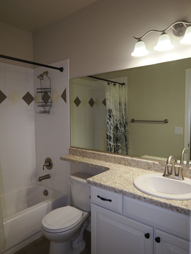 Building Photo - 5 Bedroom Home with AC in Cordera!