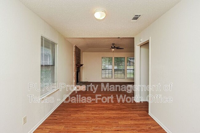 Building Photo - 7527 Windhaven Rd