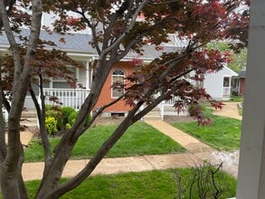 Building Photo - Beautiful 2 Bed, 1.5 Bath Townhome on the Edge of the Desirable Hill Neighborhood Available for Rent