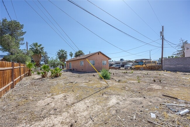 Building Photo - 1320 Gold Ave