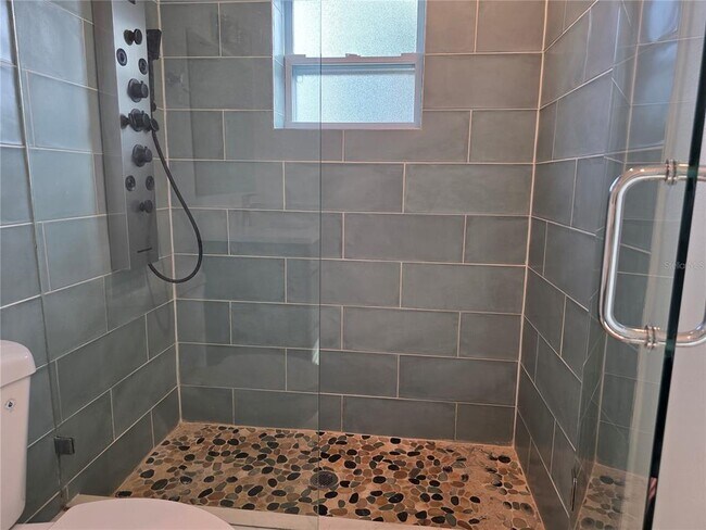 Building Photo - 430 80th Way