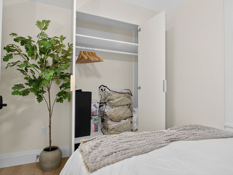 Building Photo - 359 Broadway