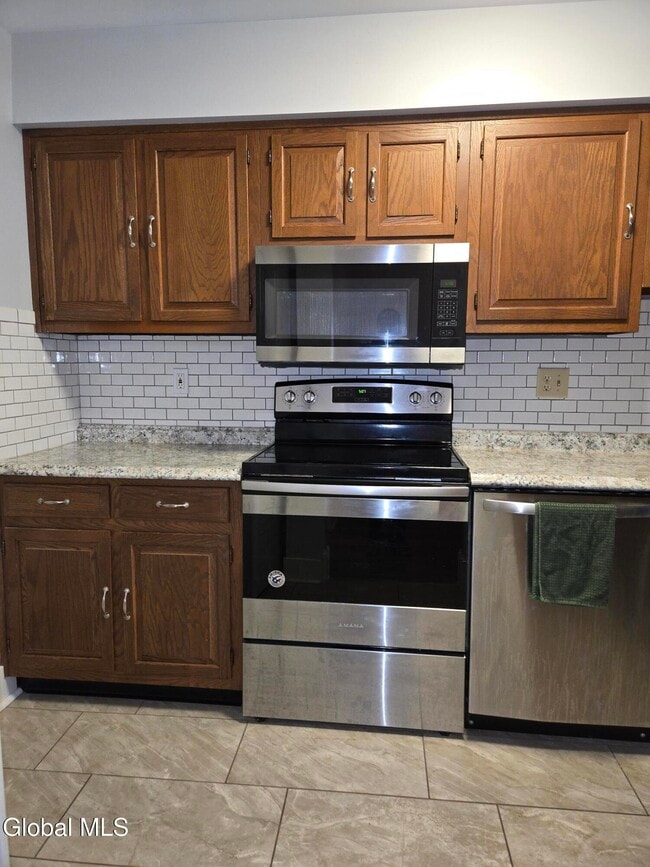 Building Photo - 93 Ridgewood Terrace