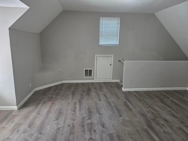 Building Photo - 136 N Belmont Ave