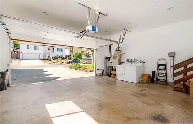 Building Photo - Charming 3 Bedroom 2 Bath Paso Robles Home