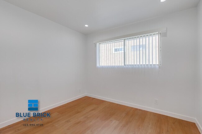 Building Photo - 5320 Corteen-18