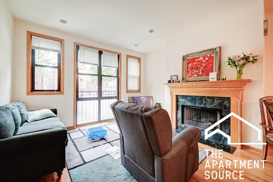 Building Photo - 3117 N Damen Ave