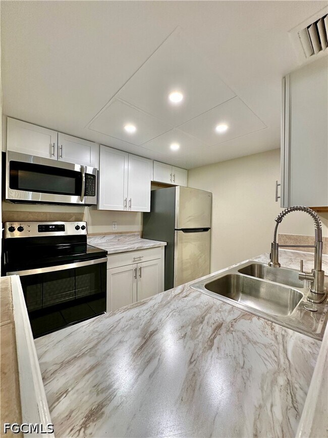 Building Photo - 3706 Broadway