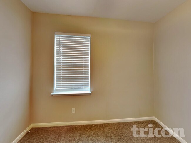 Building Photo - 110 Rushmore Ln