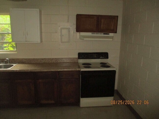 Building Photo - 806 Dorsett Ave