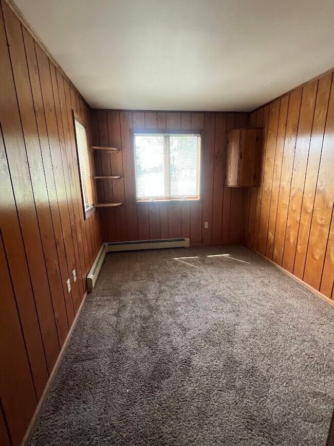 Building Photo - 3 Bedroom Home on 3 Acres