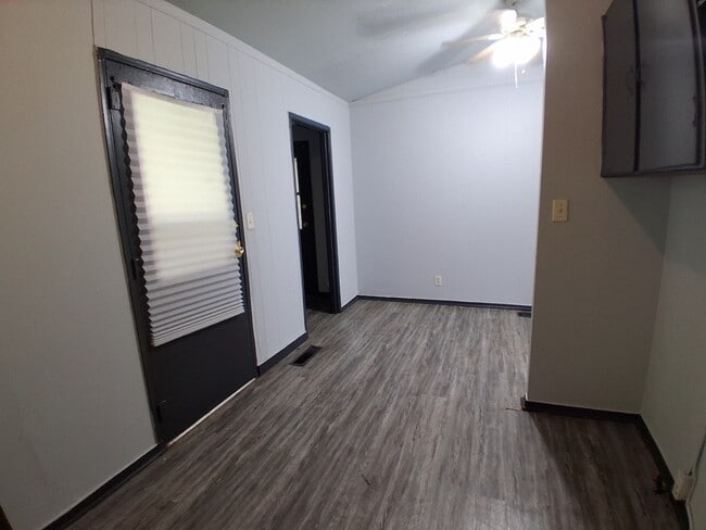 Building Photo - 1206 James Pl