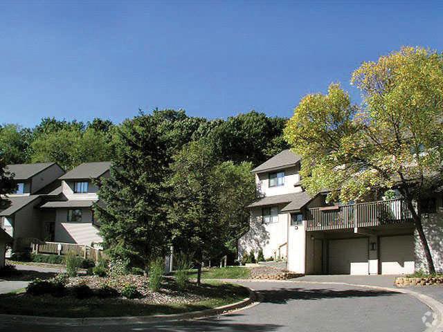 Building - Oak Glen of Edina