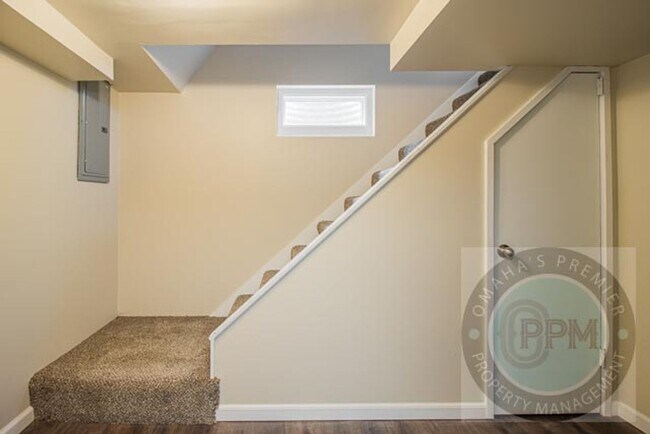 Building Photo - 1/2 OFF OF FIRST MONTH'S RENT! | Modern 3 Bd/2Ba Home | Near Aksarben