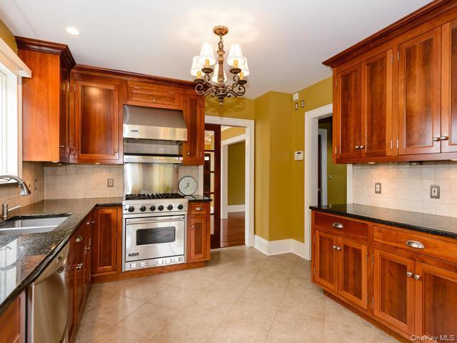 Building Photo - 35 Birch St