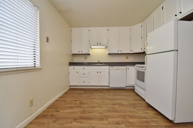 Building Photo - COMING SOON! |  $2,390 / 2 BR - CONVENIENT CASTRO VALLEY LIVING: CONDO WITH GARAGE, STORAGE & PLA...