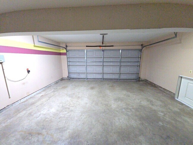 Building Photo - 25 N Mossrock Rd