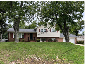 Building Photo - 4-Bedroom Spacious Home with 3 Full Baths ...