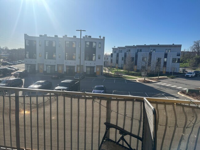 Building Photo - 400 Herron Dr