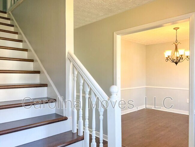 Building Photo - 206 Manassas Dr