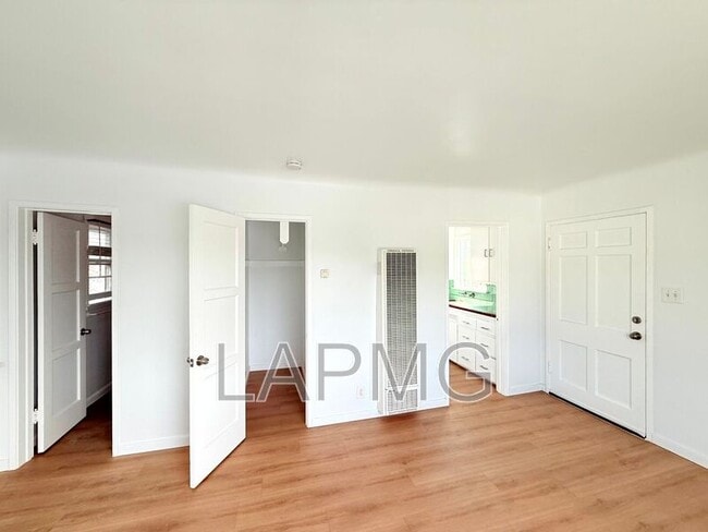 Building Photo - 230-232 Rennie Avenue