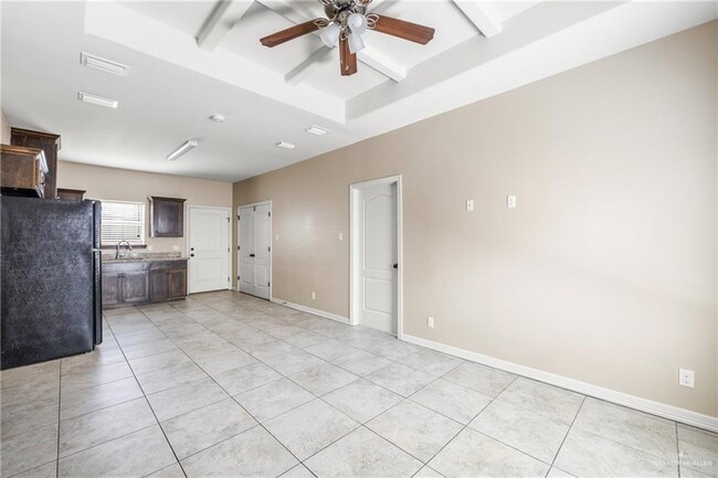 Building Photo - 18 W Garfield Ave