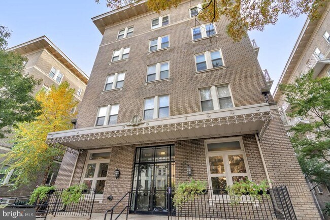 Building Photo - 1308 Clifton St NW