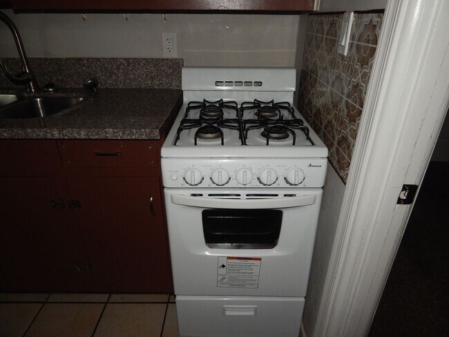Building Photo - Available NOW! Private 1 bedroom with AC