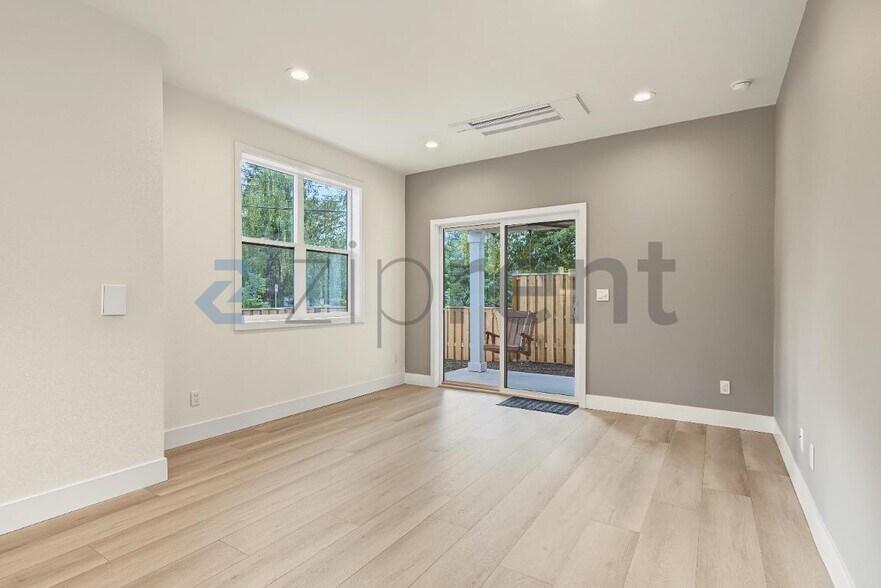 Building Photo - Unit