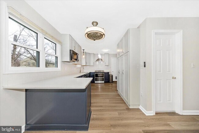 Building Photo - 6634 Rockridge Rd