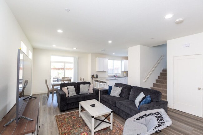 Building Photo - 4 Bed, 2.5 Bath - Lemon Grove Single Famil...