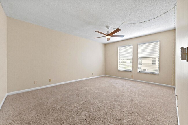 Building Photo - 1606 Shaker Cir