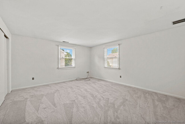 Building Photo - 8 Allspice Ln