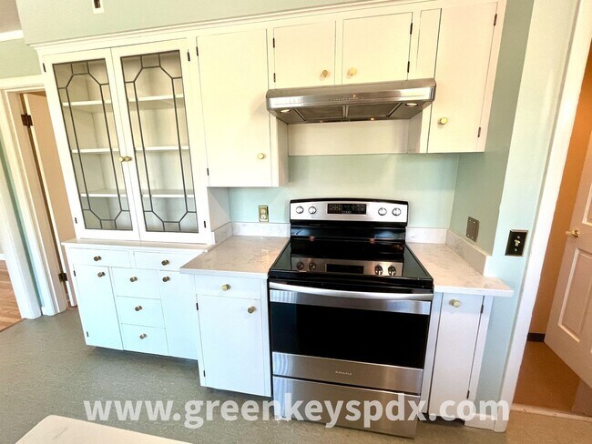 Building Photo - N Albina Duplex