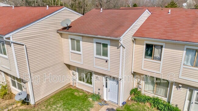 Building Photo - 3125 Heathcote Rd